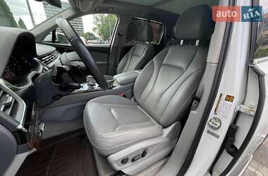 Внедорожник / Кроссовер Audi Q7 2016 в 