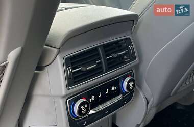 Внедорожник / Кроссовер Audi Q7 2016 в 