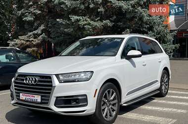 Внедорожник / Кроссовер Audi Q7 2016 в 