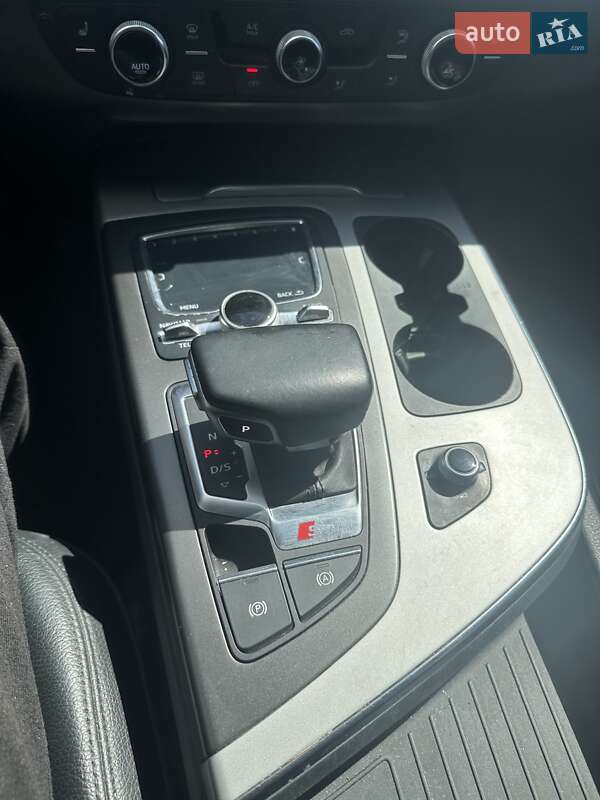 Позашляховик / Кросовер Audi Q7 2016 в Житомирі