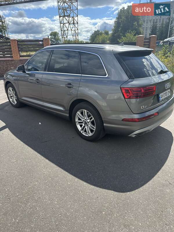Позашляховик / Кросовер Audi Q7 2016 в Житомирі