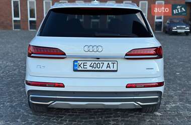 Позашляховик / Кросовер Audi Q7 2020 в 