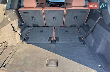 Позашляховик / Кросовер Audi Q7 2020 в 