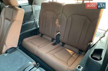 Позашляховик / Кросовер Audi Q7 2020 в 