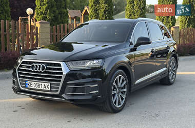 Внедорожник / Кроссовер Audi Q7 2015 в 