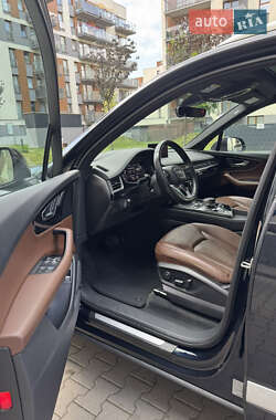 Внедорожник / Кроссовер Audi Q7 2017 в 