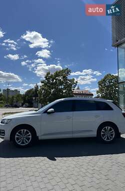 Позашляховик / Кросовер Audi Q7 2016 в 
