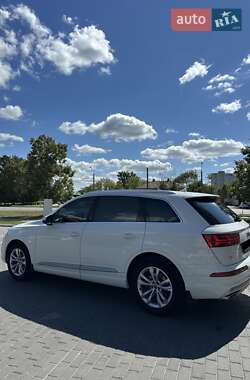Позашляховик / Кросовер Audi Q7 2016 в 