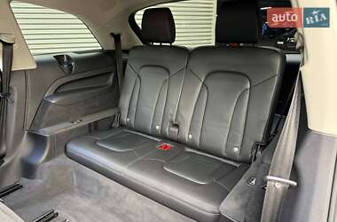 Внедорожник / Кроссовер Audi Q7 2015 в 