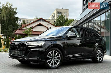Внедорожник / Кроссовер Audi Q7 2021 в 