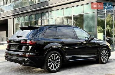 Внедорожник / Кроссовер Audi Q7 2021 в 