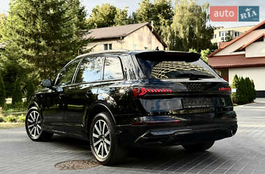 Внедорожник / Кроссовер Audi Q7 2021 в 