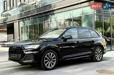Внедорожник / Кроссовер Audi Q7 2021 в 