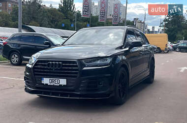 Внедорожник / Кроссовер Audi Q7 2017 в 