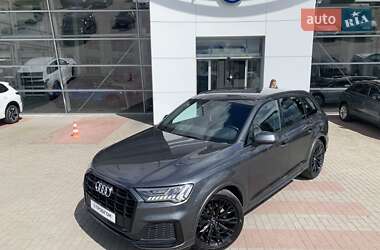 Позашляховик / Кросовер Audi Q7 2021 в 