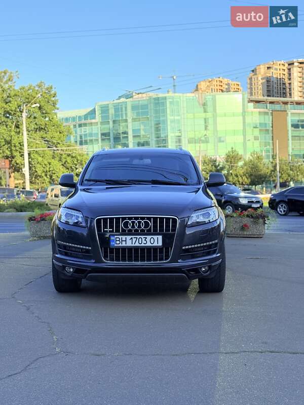Внедорожник / Кроссовер Audi Q7 2012 в 