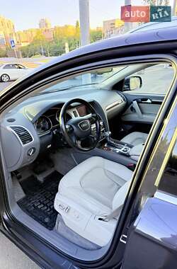 Внедорожник / Кроссовер Audi Q7 2012 в 