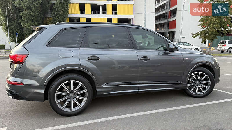 Позашляховик / Кросовер Audi Q7 2020 в Києві