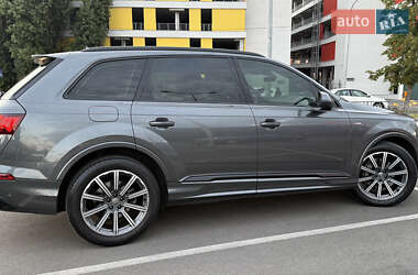 Внедорожник / Кроссовер Audi Q7 2020 в 