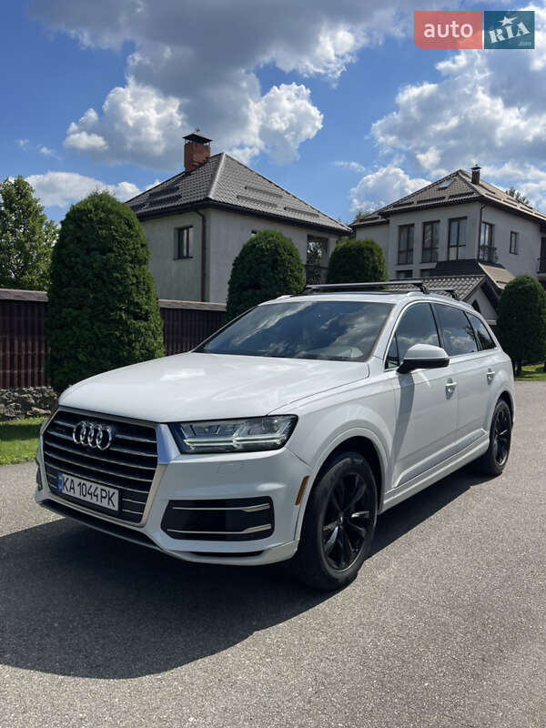 Внедорожник / Кроссовер Audi Q7 2017 в 