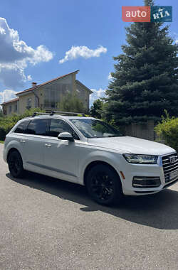Внедорожник / Кроссовер Audi Q7 2017 в 