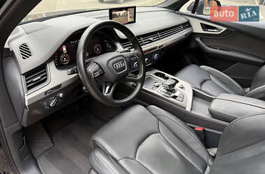 Внедорожник / Кроссовер Audi Q7 2016 в 