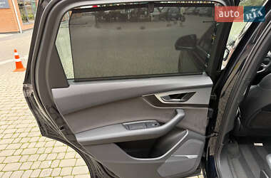 Внедорожник / Кроссовер Audi Q7 2016 в 
