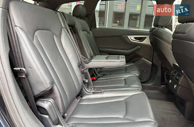 Внедорожник / Кроссовер Audi Q7 2016 в 