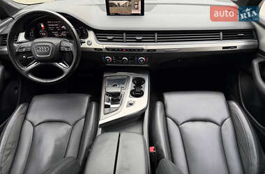 Внедорожник / Кроссовер Audi Q7 2016 в 