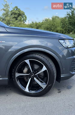 Внедорожник / Кроссовер Audi Q7 2018 в 