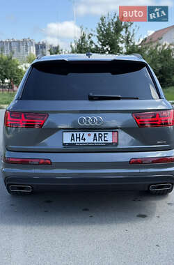 Внедорожник / Кроссовер Audi Q7 2018 в 