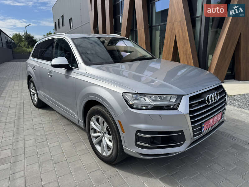 Внедорожник / Кроссовер Audi Q7 2017 в 