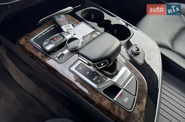 Внедорожник / Кроссовер Audi Q7 2017 в 