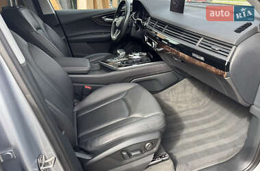 Внедорожник / Кроссовер Audi Q7 2017 в 