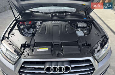 Внедорожник / Кроссовер Audi Q7 2017 в 