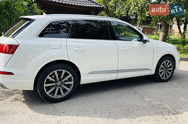 Внедорожник / Кроссовер Audi Q7 2016 в 