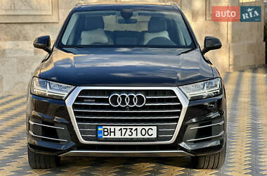 Внедорожник / Кроссовер Audi Q7 2018 в 