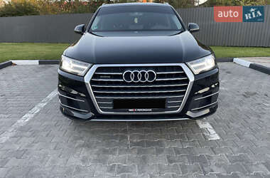 Внедорожник / Кроссовер Audi Q7 2016 в 