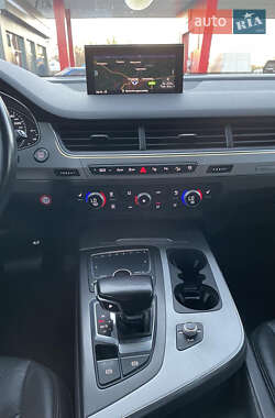 Внедорожник / Кроссовер Audi Q7 2016 в 