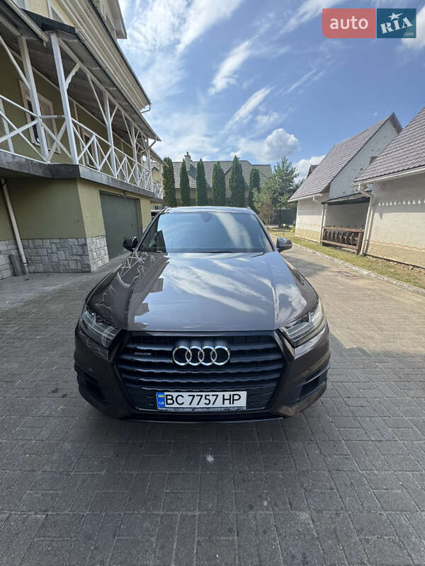 Внедорожник / Кроссовер Audi Q7 2017 в Судовой Вишне