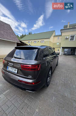 Позашляховик / Кросовер Audi Q7 2017 в 