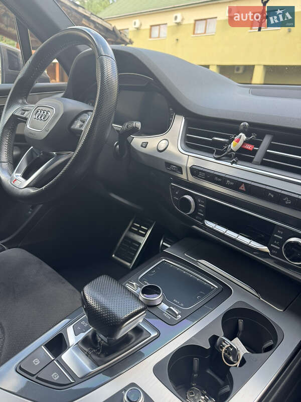 Внедорожник / Кроссовер Audi Q7 2017 в Судовой Вишне