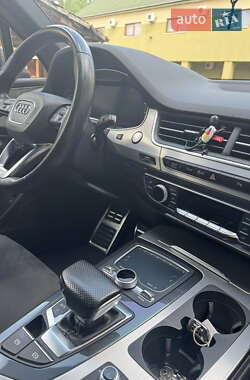 Позашляховик / Кросовер Audi Q7 2017 в 