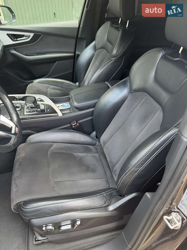 Внедорожник / Кроссовер Audi Q7 2017 в Судовой Вишне