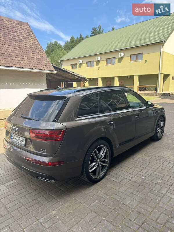 Внедорожник / Кроссовер Audi Q7 2017 в Судовой Вишне