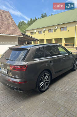 Позашляховик / Кросовер Audi Q7 2017 в 