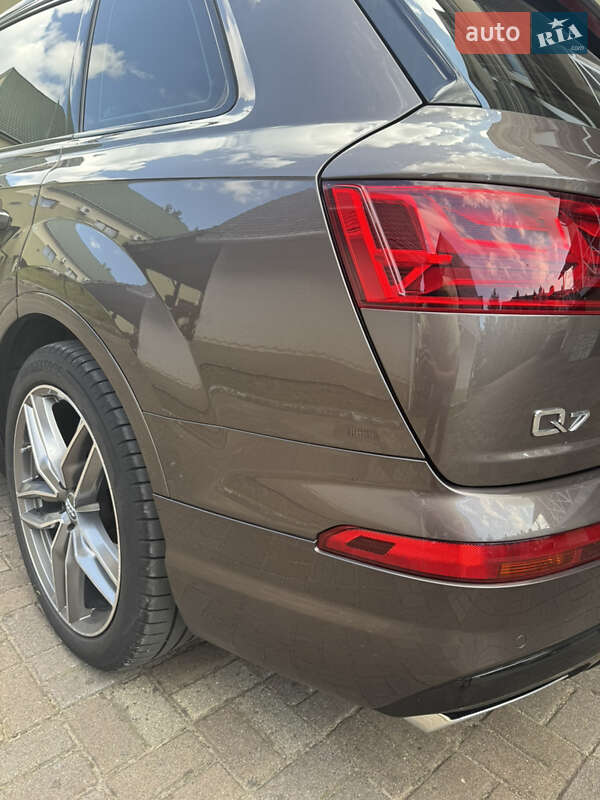 Внедорожник / Кроссовер Audi Q7 2017 в Судовой Вишне