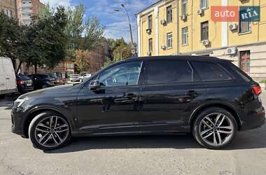 Внедорожник / Кроссовер Audi Q7 2024 в 