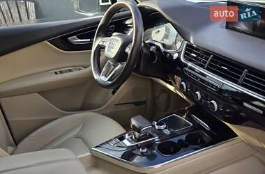 Внедорожник / Кроссовер Audi Q7 2017 в 