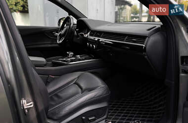 Внедорожник / Кроссовер Audi Q7 2016 в 